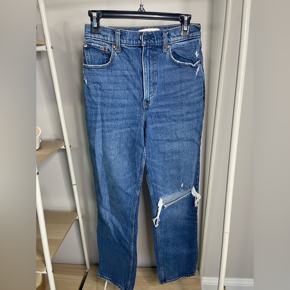 Abercrombie 90’s Straight Ultra High Rise medium wash ripped denim